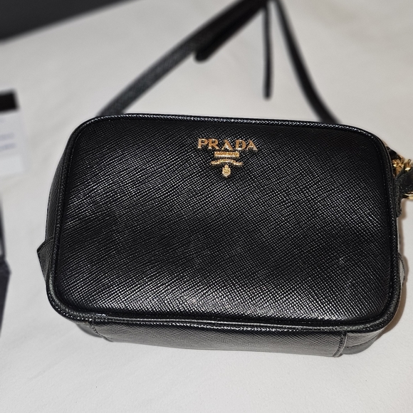 Prada Contenitore Tracolla Mini Camera Bag in Nero - Picture 2 of 7